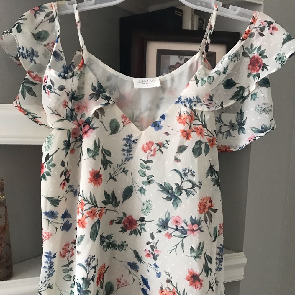 Cold shoulder top